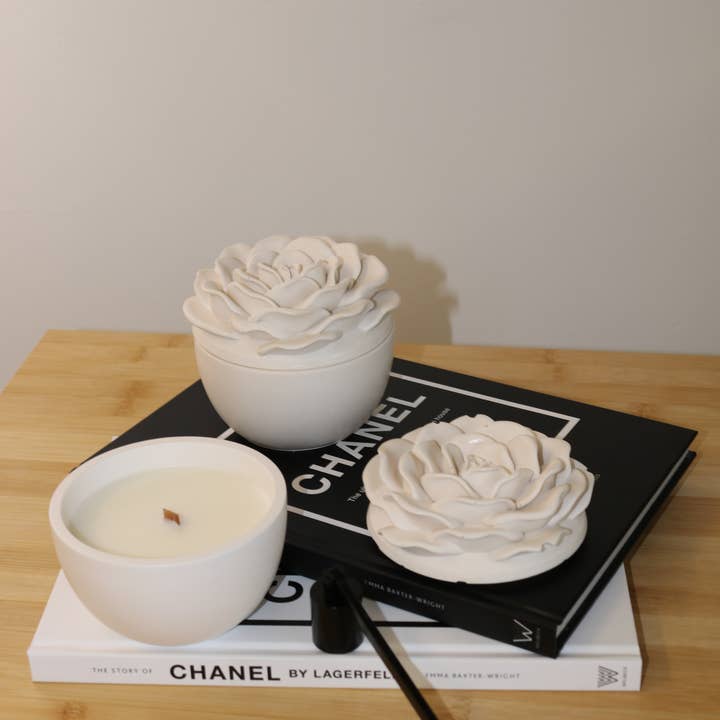 Crowning Rose Wood Wick Candle - Byuwaz for wholesale by ByUwaz