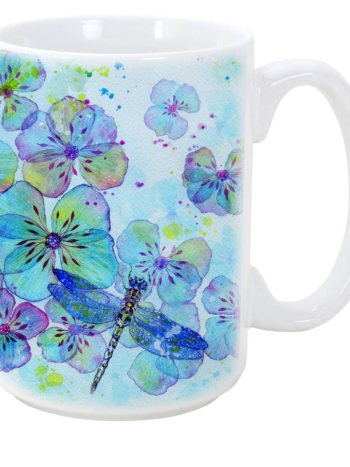 Mug d'art 15oz - Tapis de pétales - Fleurs bleues et libellule pour la vente par Oladesign