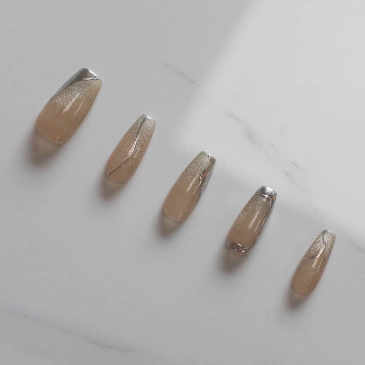 Pastel Glitter Håndlavet Gel Tryk på negle Medium Kiste Sølv Swirl Design for engroshandel hos vibeficant