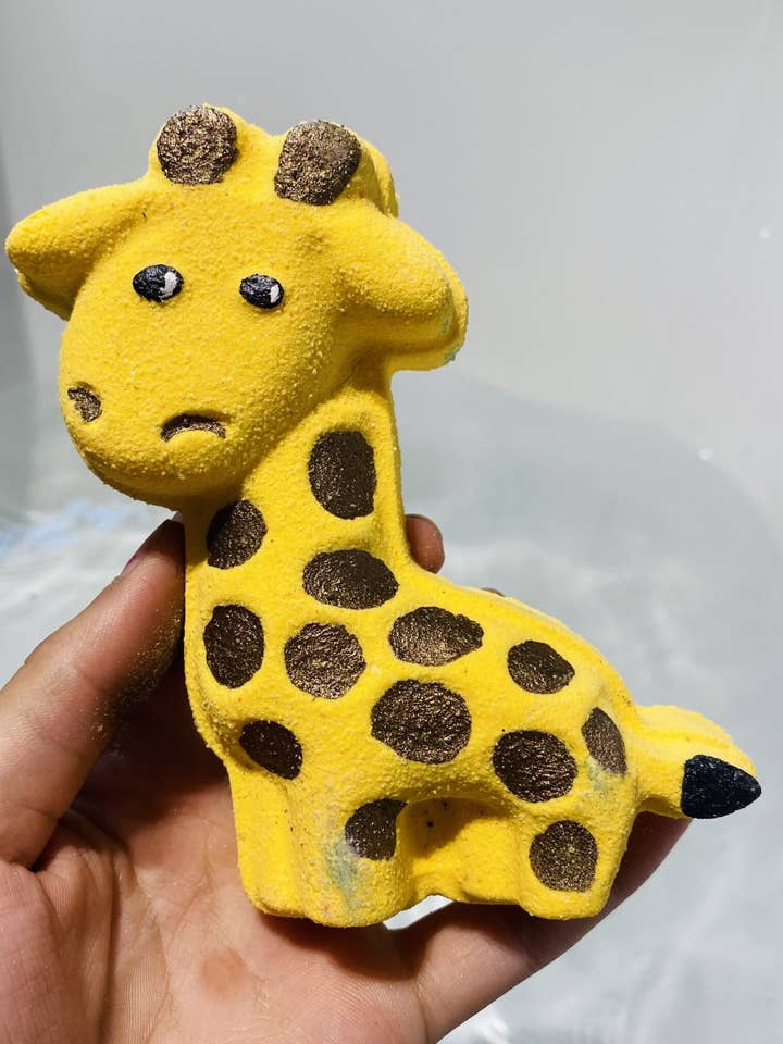 Geraldine Giraffe (4) for wholesale by Simply Bubbles Wholesale