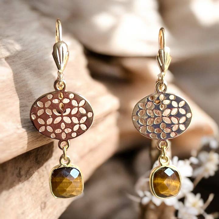 „CHANTAL” vergulde fijne gouden oorbellen Tiger's Eye voor wholesale door TOURMALYN