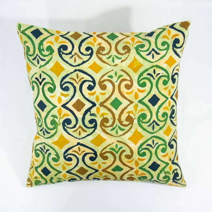 Housses de coussin peintes à la main Fleur de Mur Light pour la vente par WinterSun + NuevoSol