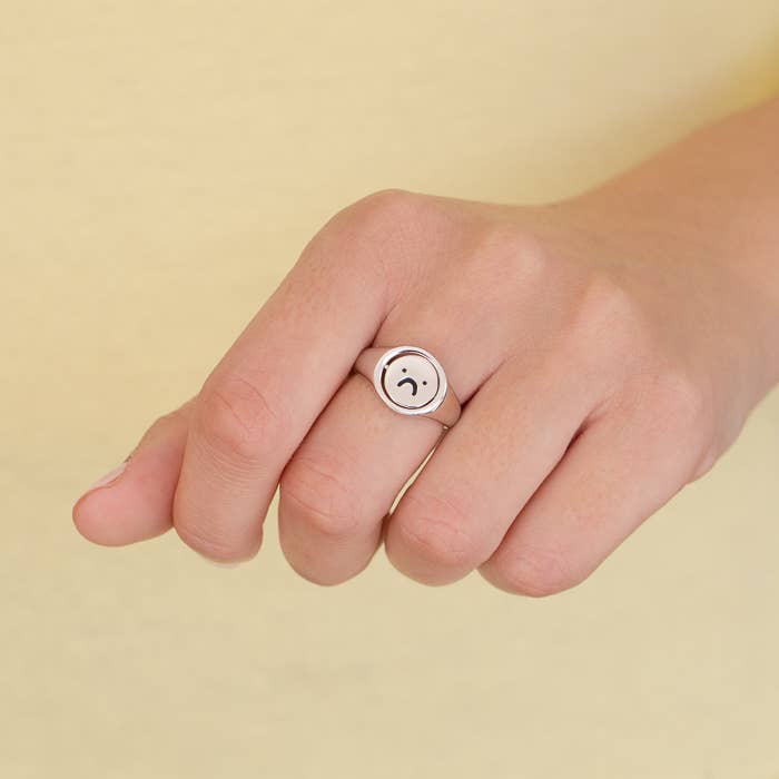 Pedrita Parker – wholesale Band/stacked ring – Happy/Sad Face anti-stress silver ring4