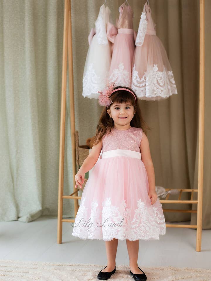 Robe sans manches Amélie pour fille en rose avec dentelle pour la vente par Lilyland