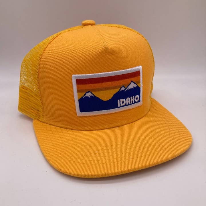 Casquette Trucker pour enfants - Montagnes rétro de l'Idaho (2 couleurs au choix) pour la vente par Tree City Stickers