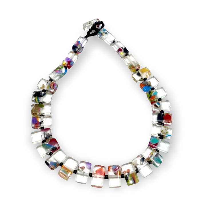 Collier rectangulaire en résine multicolore N6 CAS pour la vente par Atelier 1701