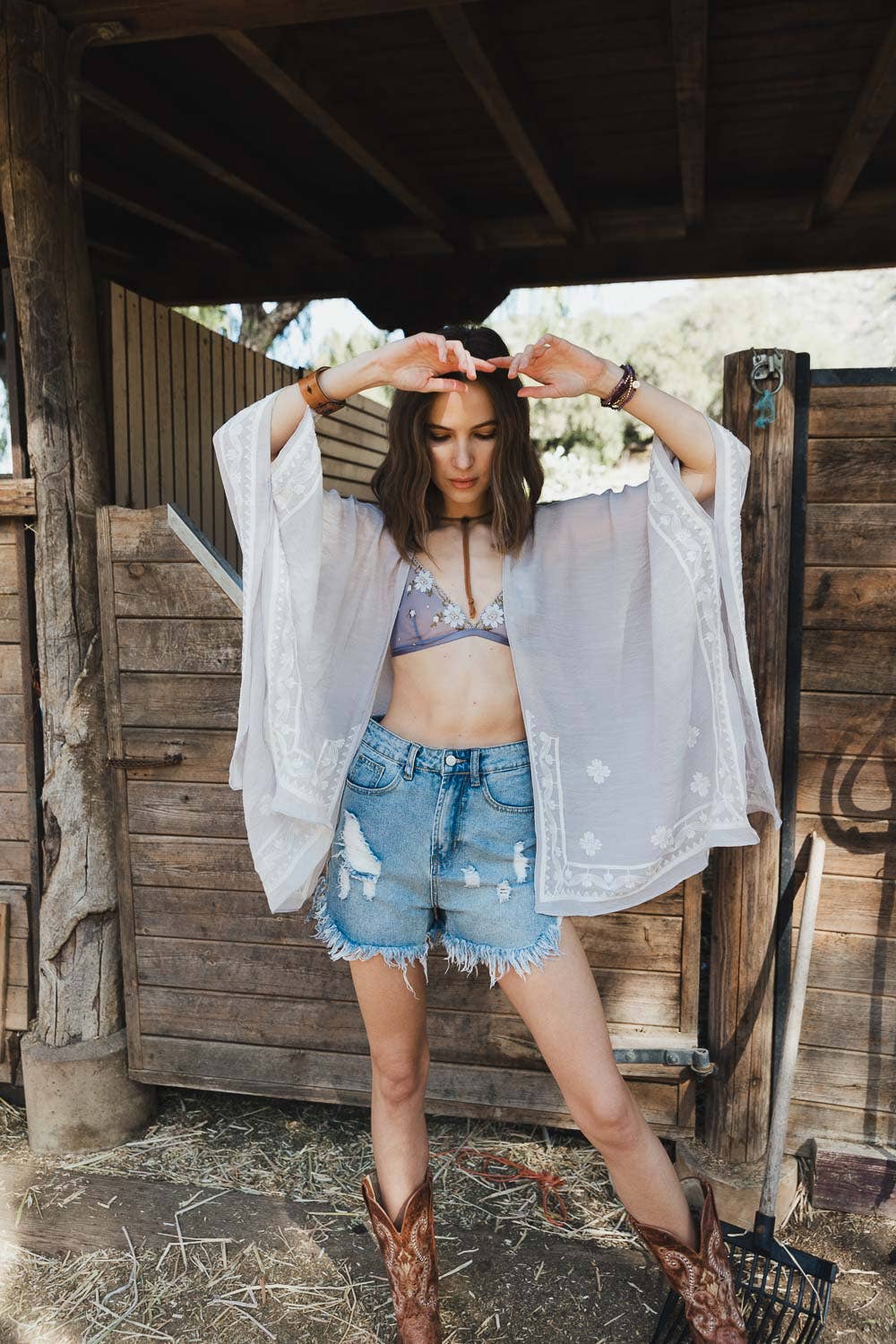 Leto Accessories – Großhandel Kimono – Damen – Schicker Blumenkimono mit Drapierung und eng anliegenden Armlöchern 🌼3