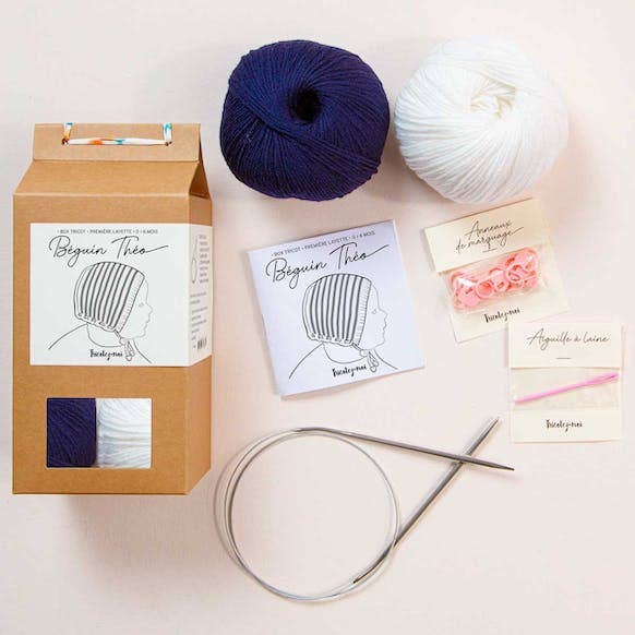 Box Layette Béguin Théo Color White Navy Blue for wholesale by Tricotez-moi