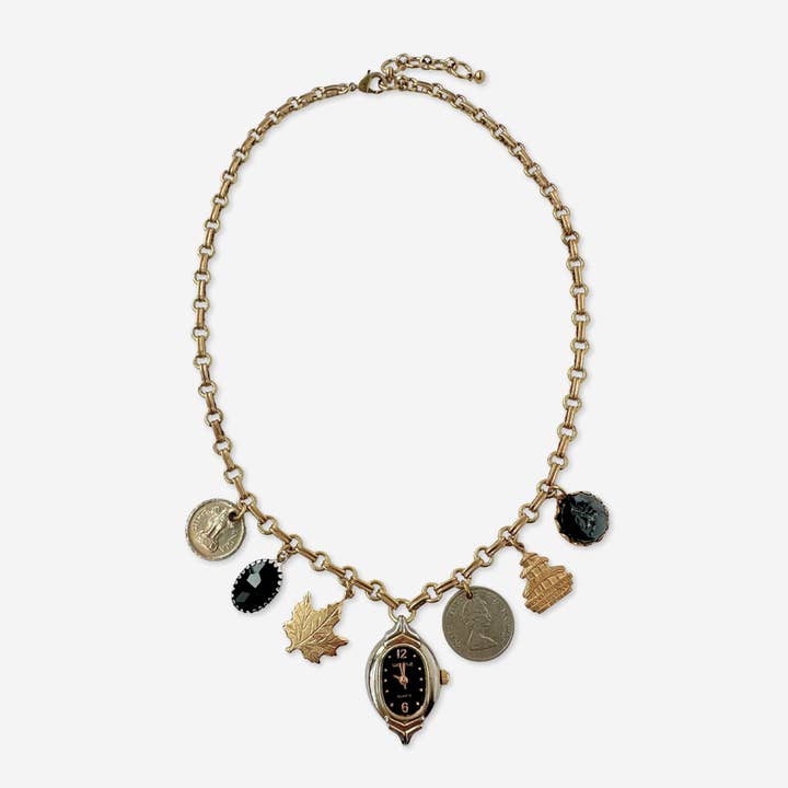 Collar de dijes mixtos vintage reutilizados en cadena de latón para venta al por mayor de Lulu’s Petals