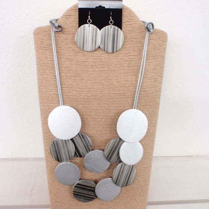 GREY CORD WITH GREY AND WHITE ROUND WOOD NECK SET 19844 for wholesale by International Duru's