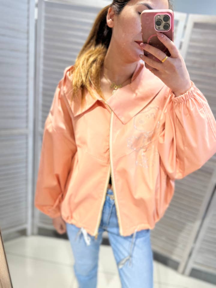 Veste zippée à col large et broderie fantaisie - Gia1010 pour la vente par VICTORIA&ISAAC