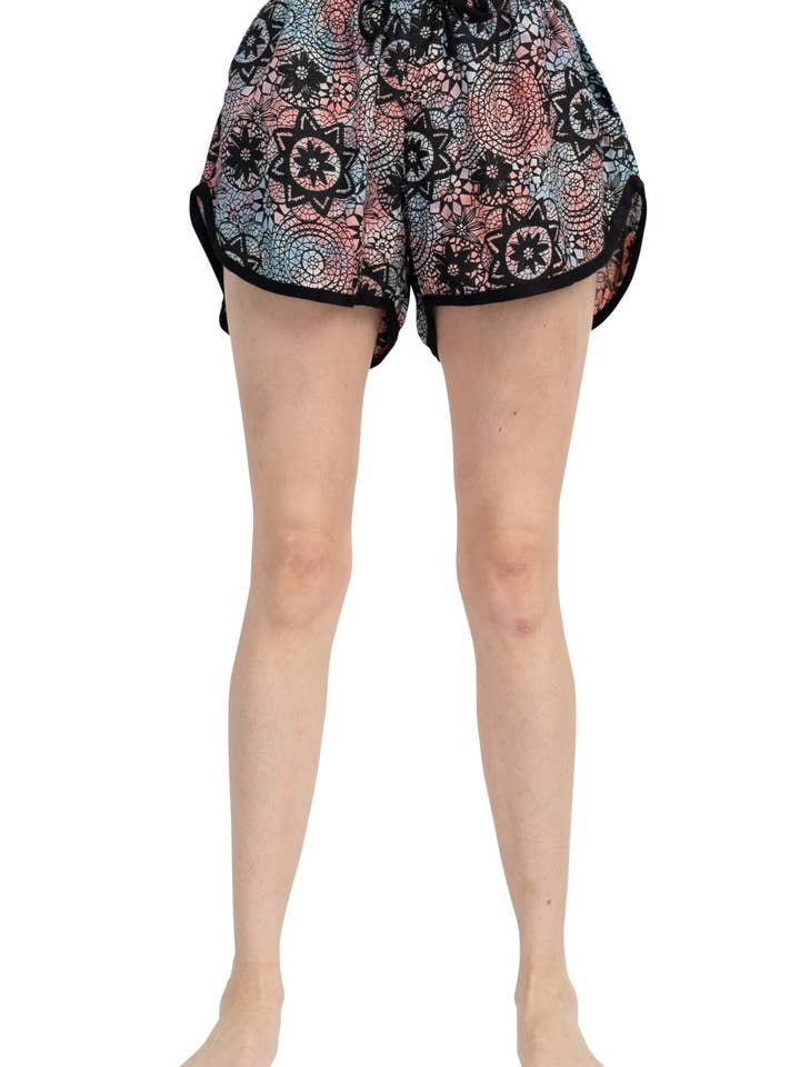 Short en dentelle Mandala avec dauphin pour la vente par Lakhays Collection Inc.