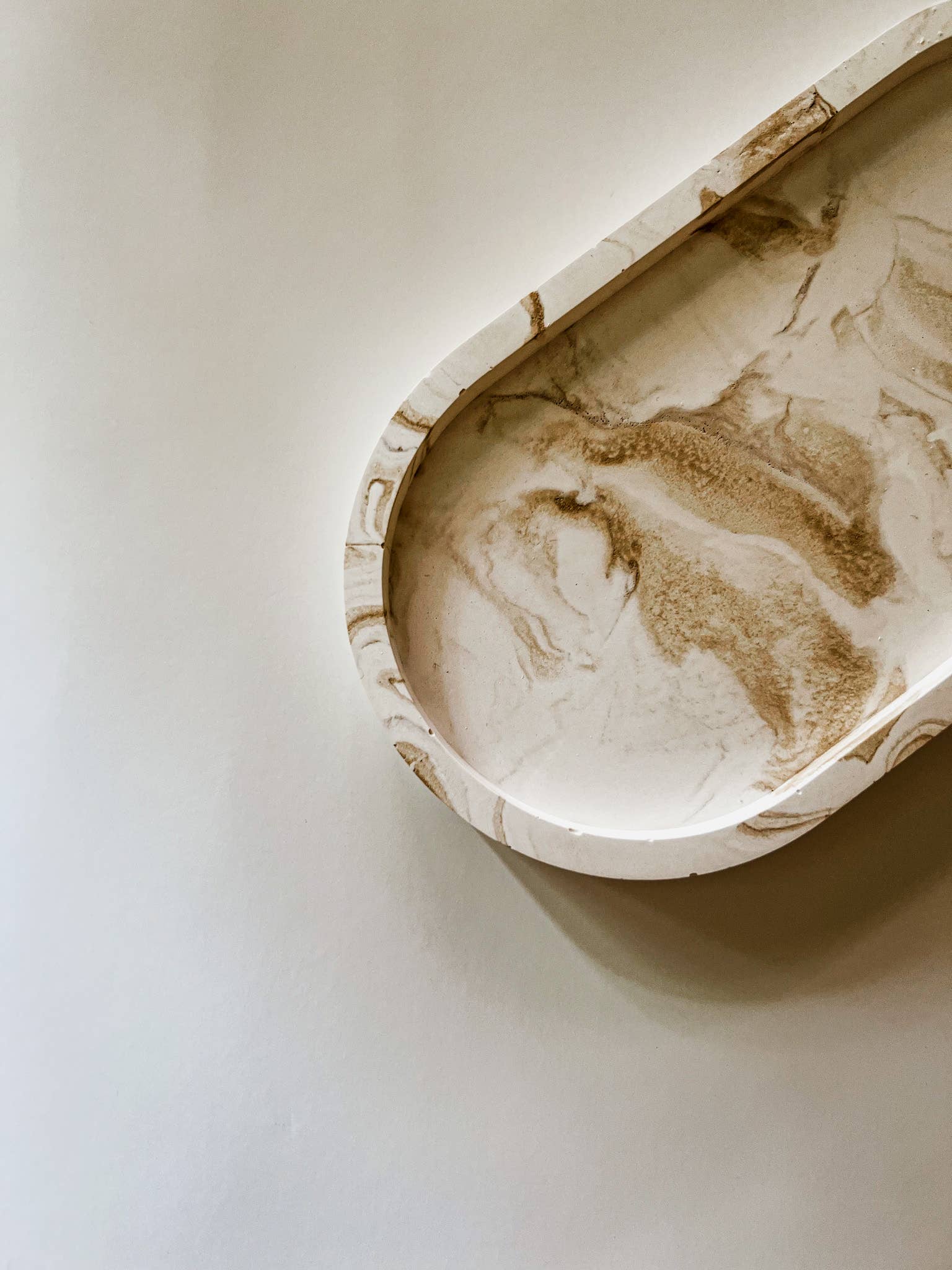 Petite Maison and Co. - Venta al por mayor Bandejas decorativas - Bandeja decorativa de mármol, bandeja ovalada de hormigón7