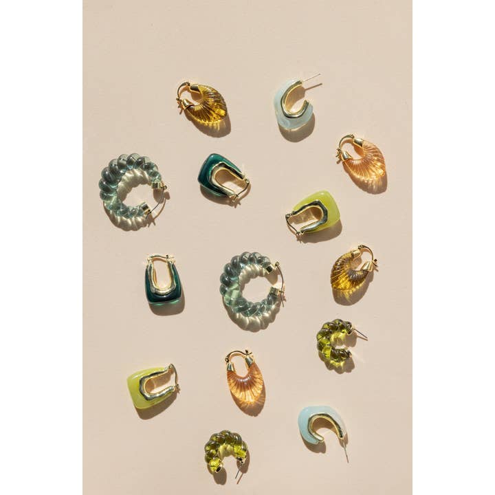 Bruna - Wholesale Dangle Earrings - Glossy Shell Caramel Earrings · Wisteria ·