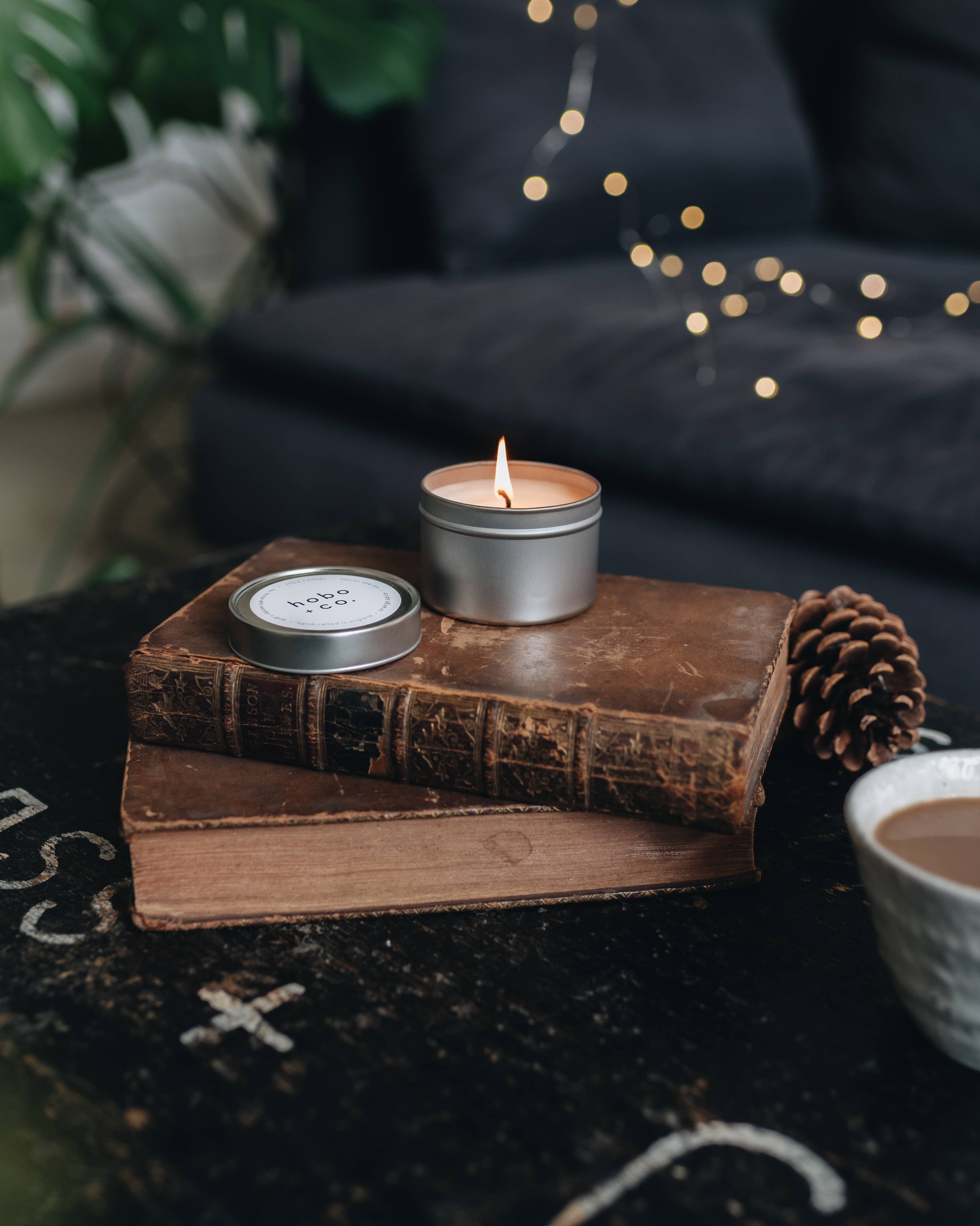 hobo + co. candles – wholesale Reseljus – Oakwood + Tobacco doftljus i reseburk av soja2