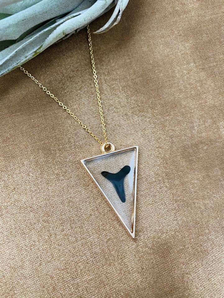 Harts fyllda autentiska haj tand halsband hänge för wholesale av Carolina Beach Fossils