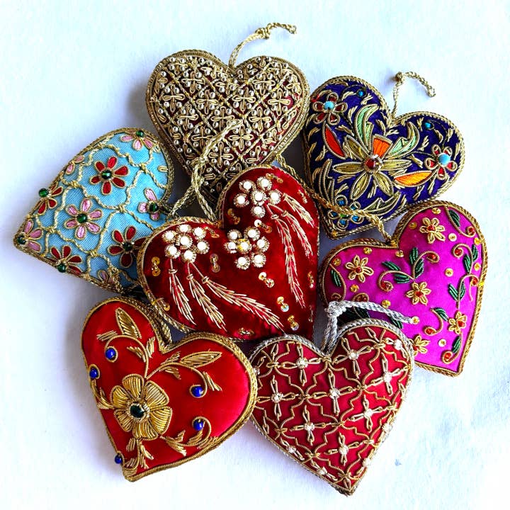 Silk Road Traders – Engroshandel Pynt – Håndlavede, broderede Zari jul- og valentinornamenter1