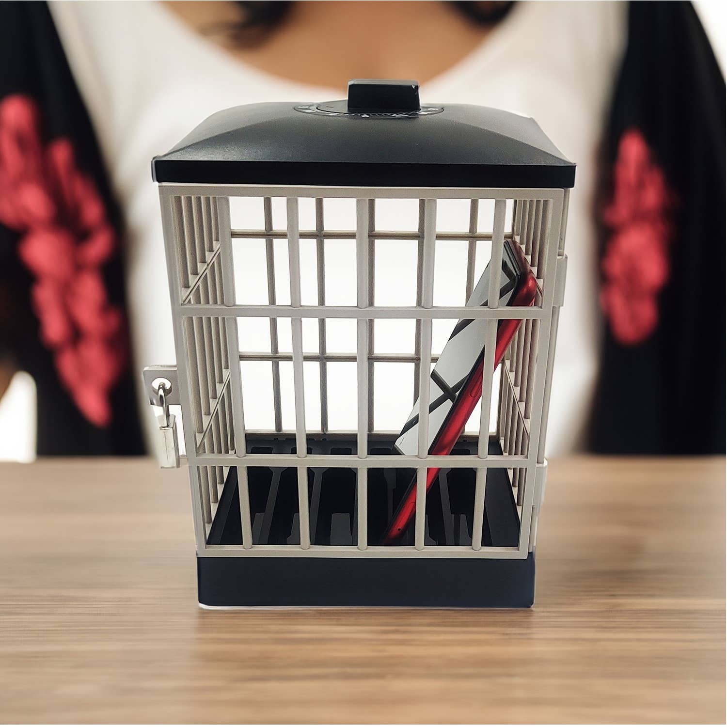 Mad Monkey GmbH - Venta al por mayor Regalo de broma/detalle - Mad Monkey - Prisión para móviles con temporizador y llave2