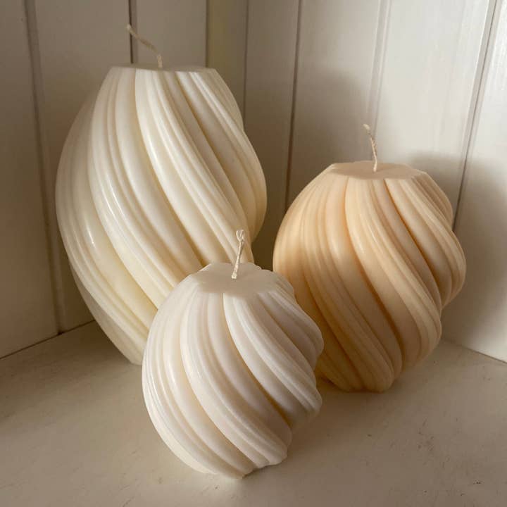 Honeybeebygee - Wholesale Pillar candle - Swirl Pillar2