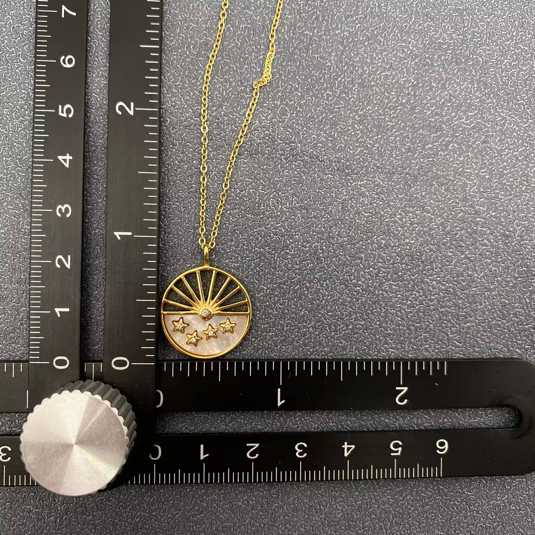 Mio Queena - Vendita all'ingrosso Collana con ciondolo/pendaglio - Collana con ciondolo a stella e sole in acciaio inossidabile placcato oro 18K - FGS/MS3