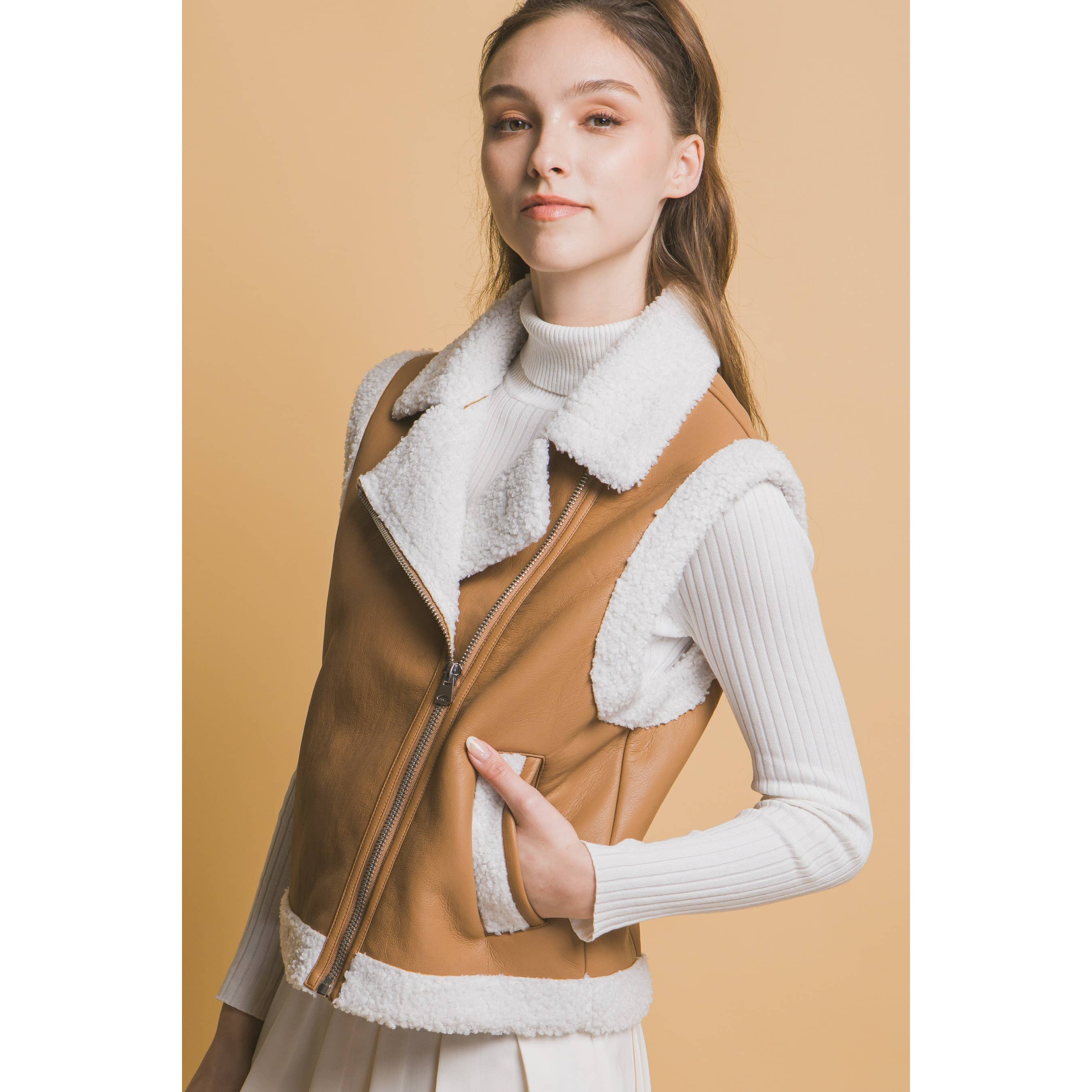 HiteJeans – wholesale Väst - Dam – PU Faux Läder Sherpa Trim Vest7