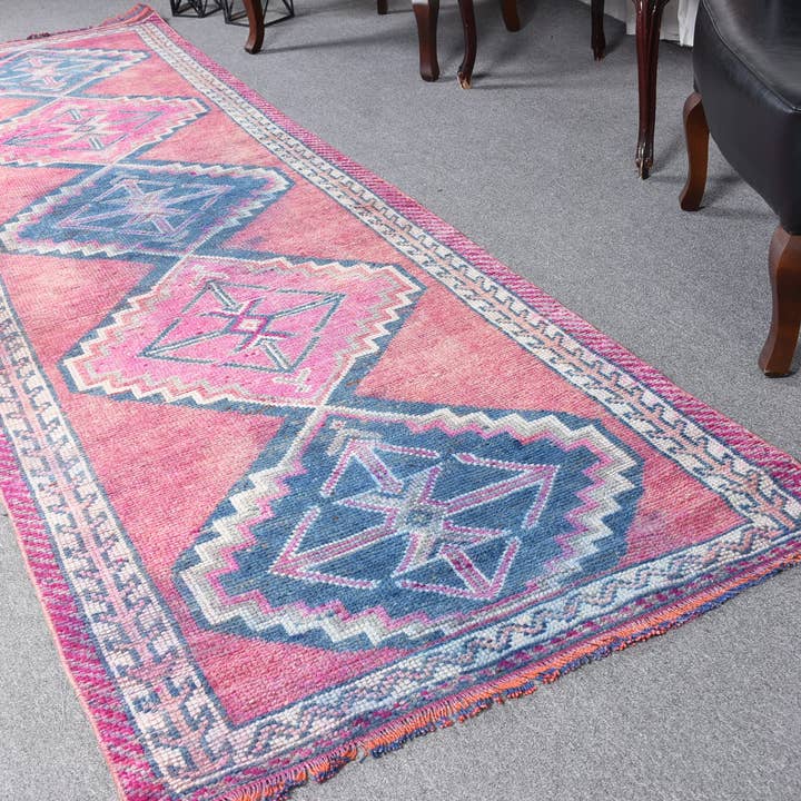 Böhmischer rosa-blauer Teppich, 3,2x11,3 Fuß handgewebter böhmischer Teppich für den Großhandel von Vintage Rugs Loom