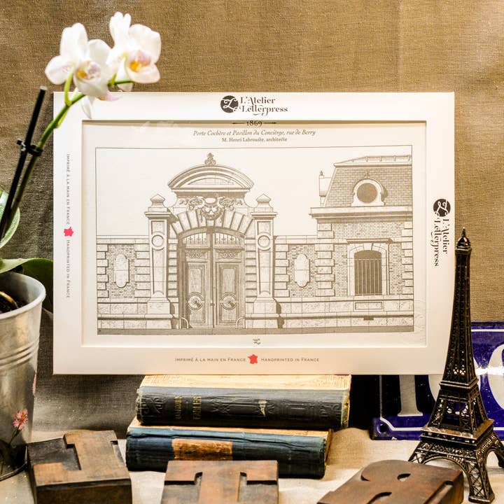 Portico della carrozza con stampa tipografica di un edificio di Parigi per la vendita all'ingrosso da parte di L'Atelier Letterpress