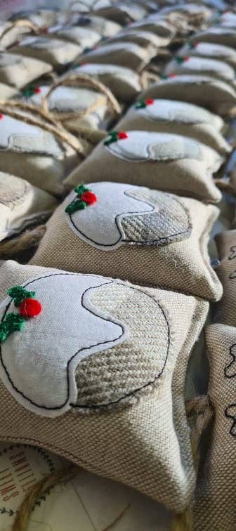 Sweet Williams – wholesale Prydnad – Hängande julpudding i linnetyg1