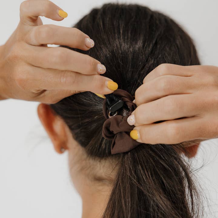 Hairstrong Justerbar Hårelastik - Hverdags Hold for engroshandel hos Hairstrong