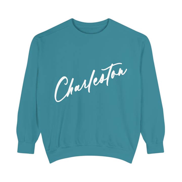 GEEN PLEK ZOALS THUIS CHARLESTON (Topaasblauw)-Comfort Colors Sweater voor wholesale door Rebecca Illustrated