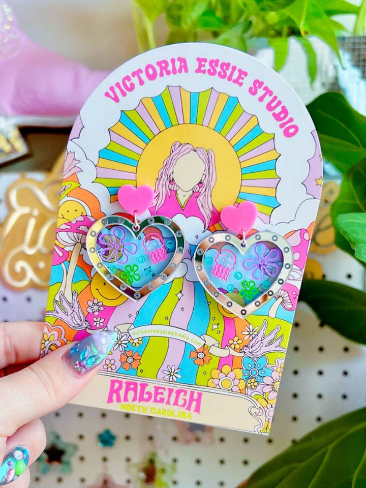 Boucles d'oreilles cœur hublot Y2K Spongebob pour la vente par Victoria Essie Studio