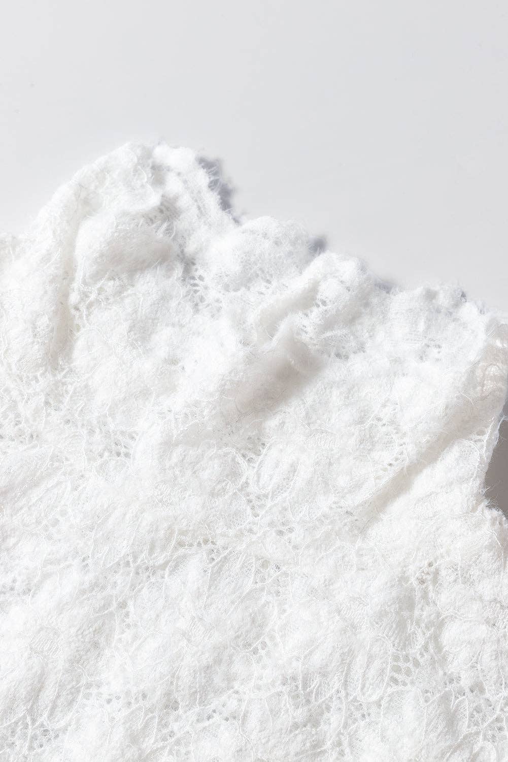 Lovesoft – wholesale Stickad topp - Dam – Blommig spets långärmad topp med hög hals15