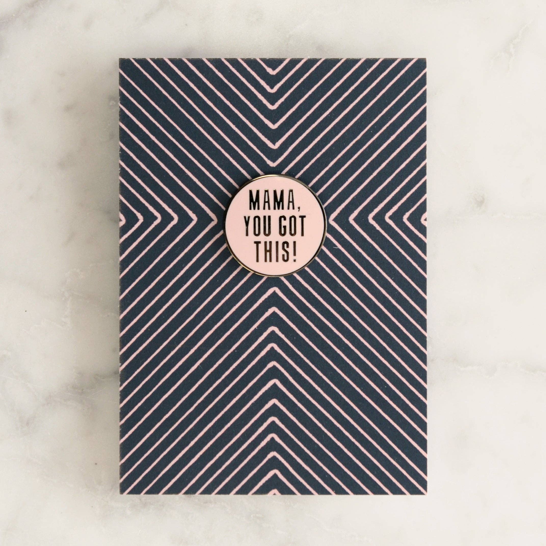 Alphabet Bags - Venta al por mayor Botón/prendedor - Pin Esmaltado « Mama, You Got This! »2