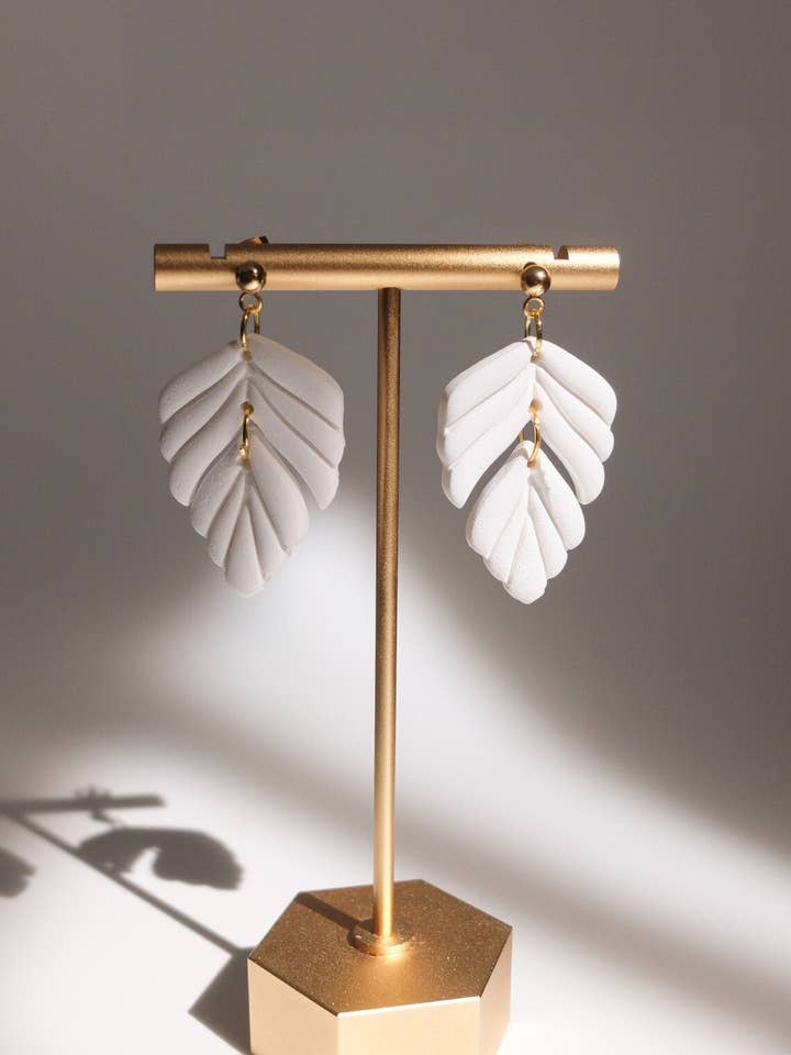 Pendientes colgantes blancos, pendientes de novia de estilo bohemio, ligeros para venta al por mayor de Muni Muni