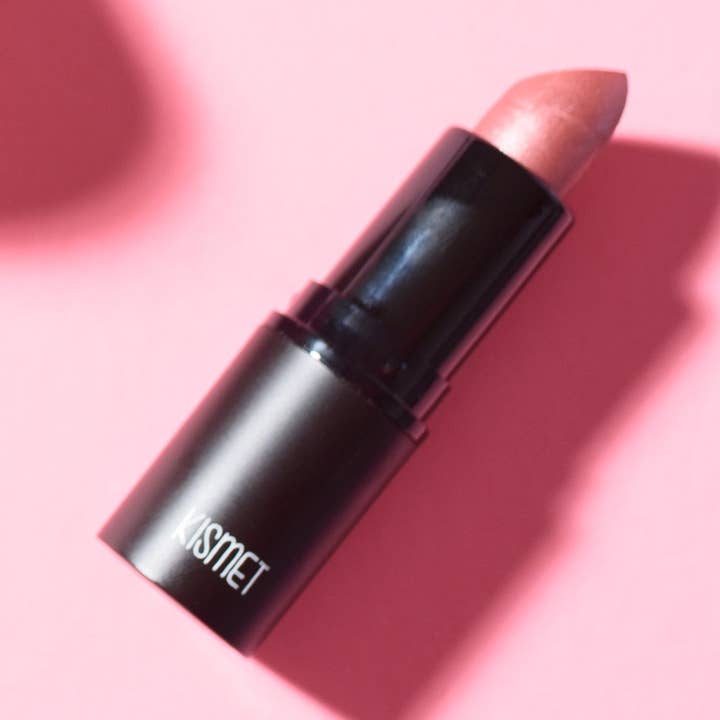 Rossetto semi-opaco Velvet per la vendita all'ingrosso da parte di Kismet Cosmetics
