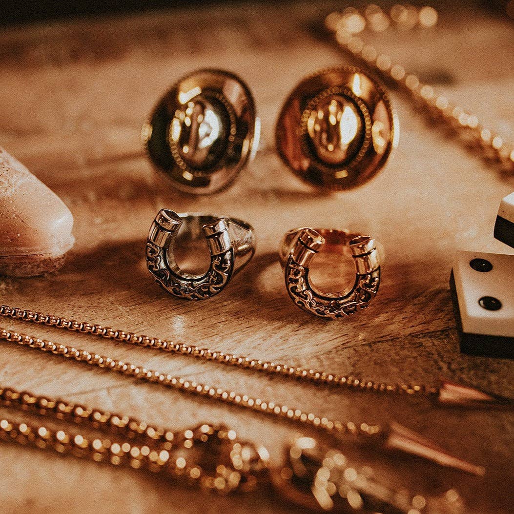 Mysticum Luna – wholesale Cocktail/statement ring – Lucky Charm Horseshoe Ring Gold3