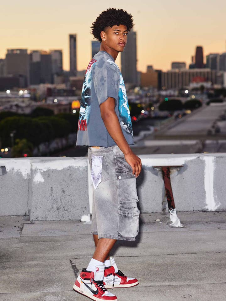 Short en jean cargo délavé multi poches pour la vente par First Row