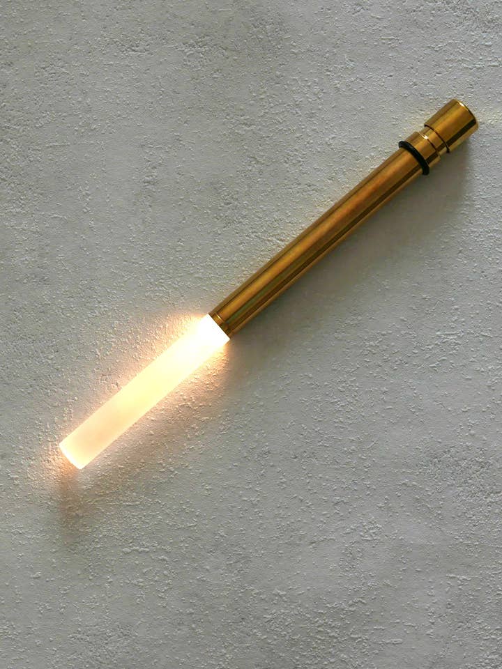 Lampe Bottlelight en laiton BOT-04wb, lumière blanche chaude pour la vente par Bottlelight Company Dr. Kitzenmaier