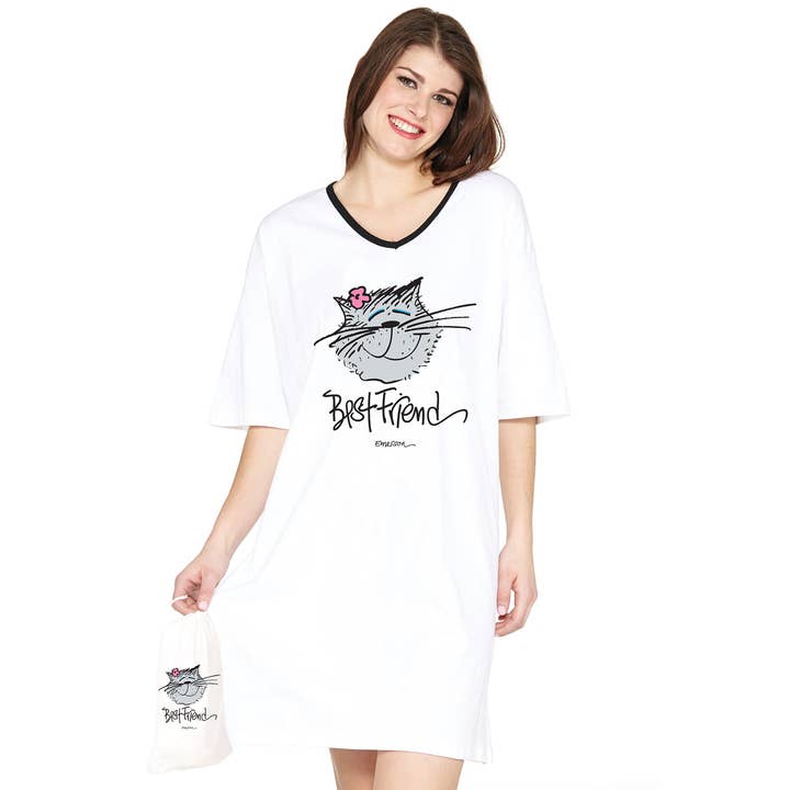 Meilleur ami, chat, chemise de nuit dans un sac pour la vente par Emerson Street Clothing Co.