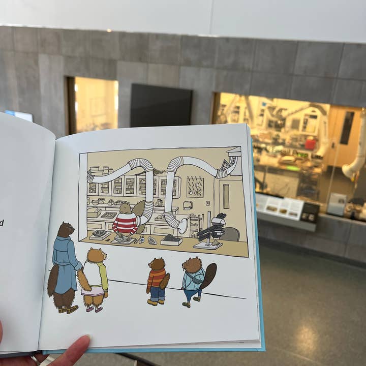 Sloe Gin Fizz - Wholesale Preschool Book (3-5) - Ann Arbor Adventures: Museum of Natural History Book3