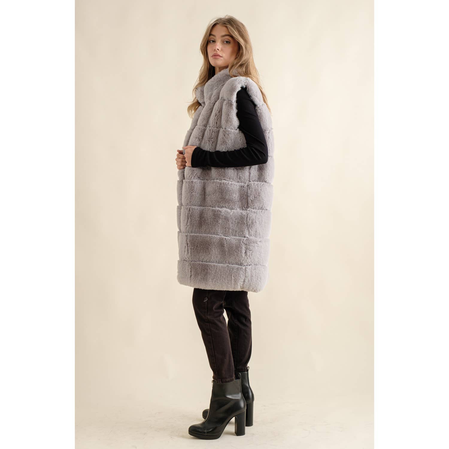 Sweet Generis - Vente Veste sans manches – femme - GILET BOUFFANT LONG EN FOURRURE À COL MONTANT25