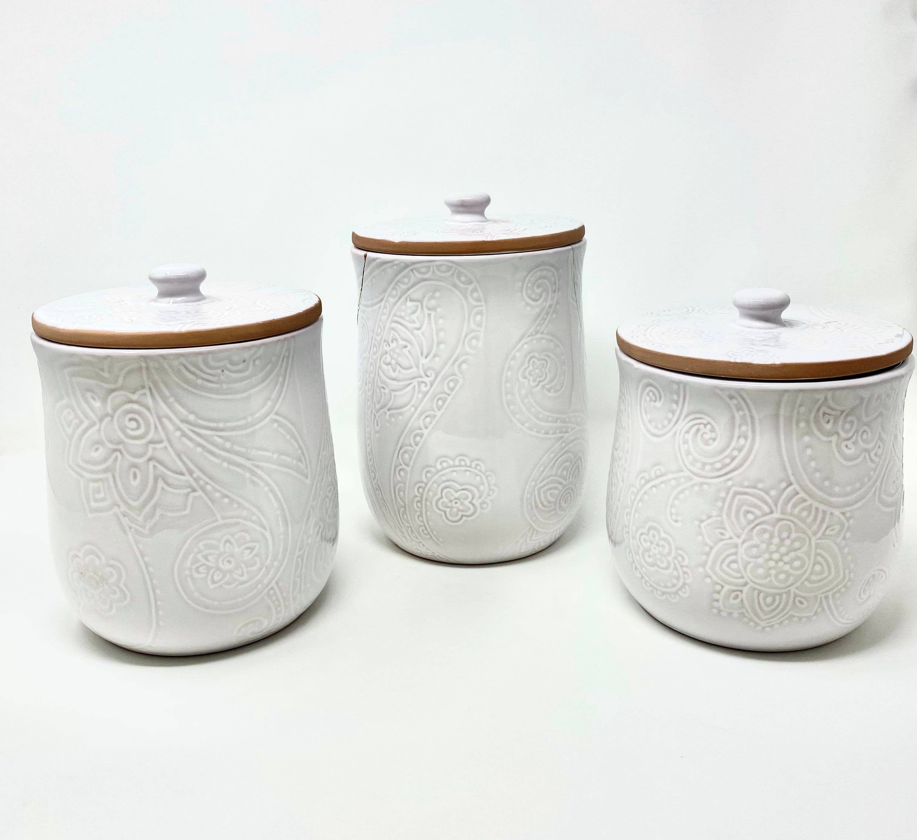 Drew Derose Design - Wholesale Bussenset - Witte Reliëf Paisley Keramische Kanister Set