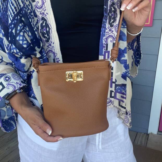 Sac seau Ruby Bamboo Lock, 4 couleurs pour la vente par ALLIE JUNE