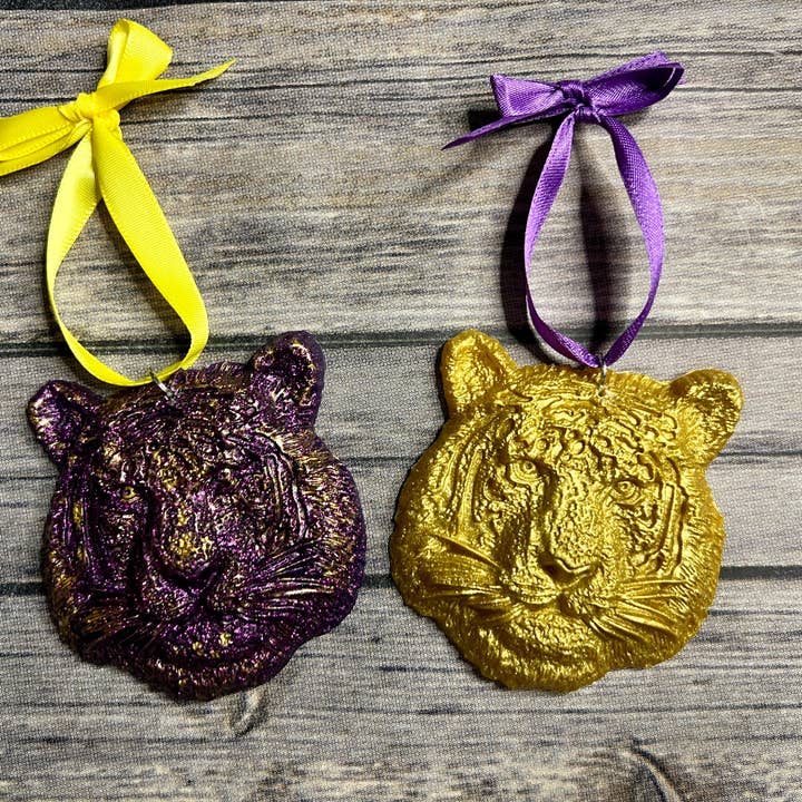 Like Polished Arrows, LLC - Vente Objets de décoration - Décoration de Noël en résine violette et dorée avec tête de tigre