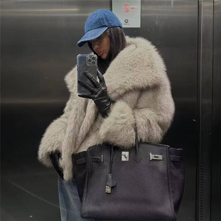FurDecoration – Engroshandel Pels-/kunstpelsfrakke - Dame – Kort enkeltfarvet mode faux pelsfrakke med revers
