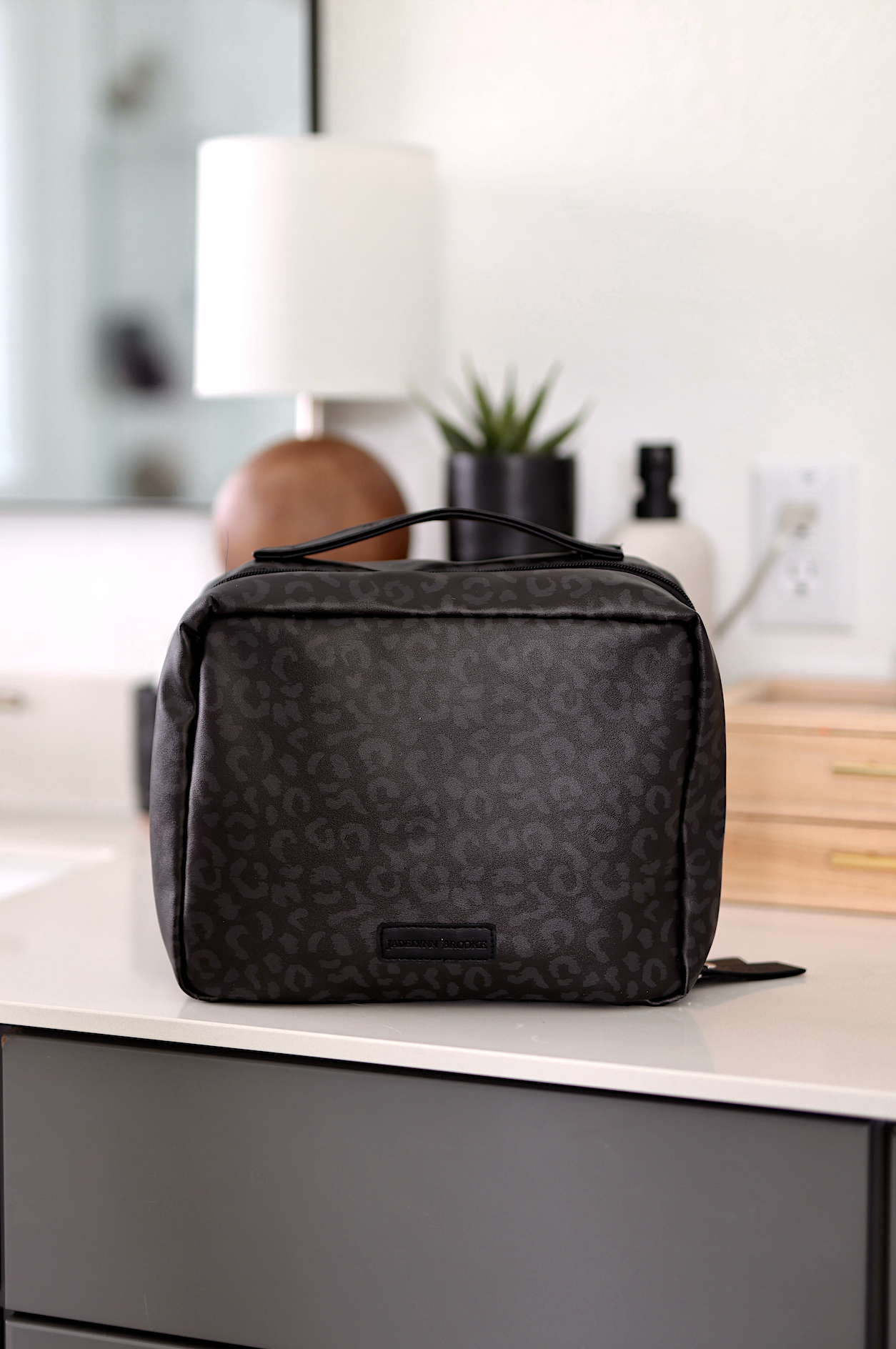 Jadelynn Brooke - Wholesale Purse/Bag Accessory - Women's - Hanging Organizer - Midnight Cheetah3