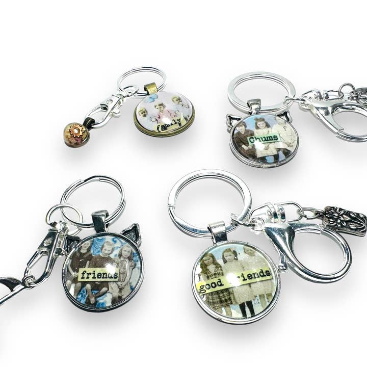 Schlüsselanhänger für Freundschaft und Familie für den Großhandel von Janine’s Jewelry Design