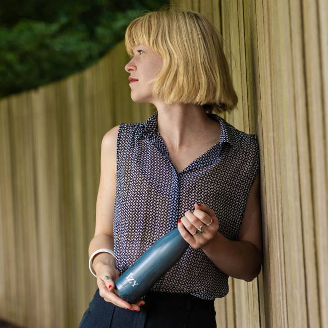 IZY Bottles - Wholesale Water Bottle - Thermos Bottle Design Blue Insulated Water Bottles3