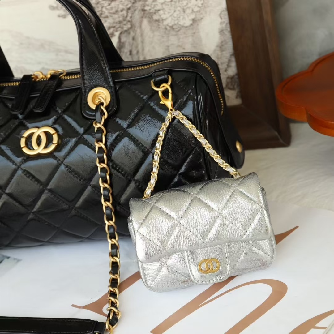 Pretty Persuasions – bolsa tiracolo - Mulher por atacado – PL25034 Mini Carteira com Pendente em Pele com Costura de Acolchoado5