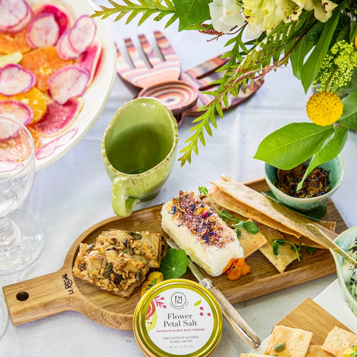 latta in metallo bianco Sale con Petali di Fiore in vendita all'ingrosso su Faire2